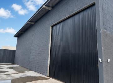 Comercial · 300m² · 30 Vagas · Galpão para Locação • 300 m² • São José dos Pinhais - PR