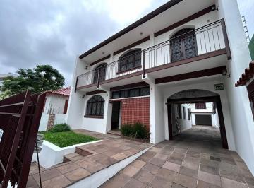 Casa · 383m² · 2 Quartos · 2 Vagas · Excelente residência ampla no centro
