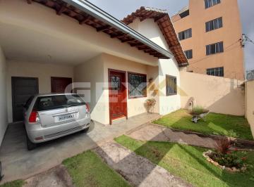 Casa · 200m² · 2 Quartos · 2 Vagas · Casa de lote interior no bairro Manoel Valinhas