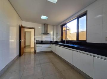 Apartamento · 184m² · 4 Quartos · 4 Vagas · Apartamento de 04 quartos, com 03 suítes, à venda no Centro de Divinópolis
