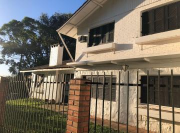 Casa · 341m² · 3 Quartos · 4 Vagas · BELA CASA NO PARQUE PINHAL COM 03 DORMITORIOS!