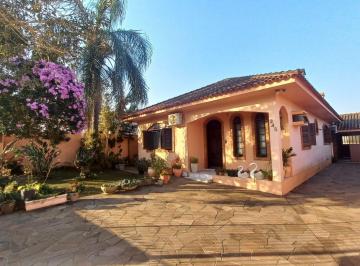 Casa · 152m² · 4 Quartos · 2 Vagas · Linda casa com amplo pátio e localizada no bairro em Camobi.