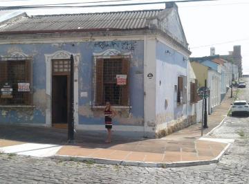 Casa · 150m² · 3 Quartos · 2 Vagas · Casa na Histórica e conhecida Vila Belga, localizada próxima da Escola Manoel Ri