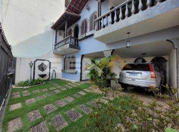 Casa · 358m² · 5 Quartos · 4 Vagas · Casa Clássica no Bairro Santo Antônio