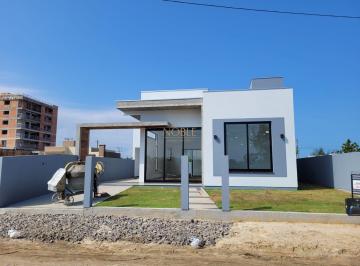 Casa · 107m² · 3 Quartos · 2 Vagas · Charmosa Casa de 106,77 m²