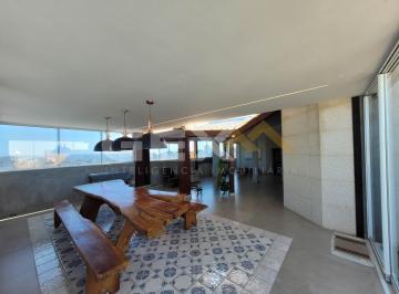 Apartamento · 150m² · 3 Quartos · 2 Vagas · Apartamento cobertura com 02 suítes e 02 vagas livres no bairro Centro