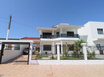Casa · 260m² · 4 Quartos · 2 Vagas · Excelente casa próximo ao centro de Torres.