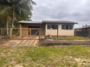 Casa · 83m² · 2 Quartos · 1 Vaga · Belo imóvel com dois quartos, garagem, piscina e churrasqueira