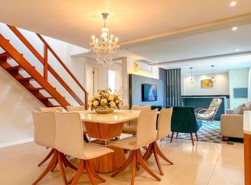 Apartamento · 204m² · 3 Quartos · 2 Vagas · Cobertura finamente mobiliada próxima ao mar