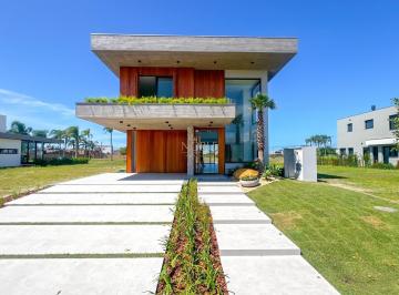 Casa · 360m² · 4 Quartos · 2 Vagas · Residência Exclusiva com Vista Privilegiada