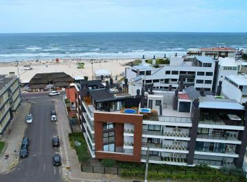 Apartamento · 72m² · 2 Quartos · 2 Vagas · 2 Dormitórios com Suíte no Di Capri