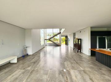 Casa · 357m² · 5 Quartos · 2 Vagas · Exclusiva Casa de Alto Padrão de 5 suítes em Condomínio de Luxo Ocean Side.