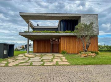 Casa · 250m² · 4 Quartos · 2 Vagas · Casa de alto padrão no Condomínio Reserva das Águas