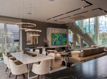 Casa · 432m² · 4 Quartos · 2 Vagas · Casa exclusiva, Impecável e modernizada Reserva das Águas