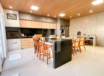 Casa · 240m² · 4 Quartos · 2 Vagas · Casa em Residencial Flamingo - Goiânia, GO