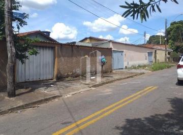 Casa · 110m² · 3 Quartos · Casa em Vila Moraes, Goiânia: 110m², 3 quartos, 2 banheiros por R$450k - Venda