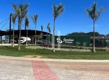 Casa · 734m² · Lote em Jardins França - Goiânia, GO