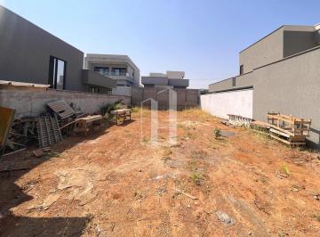 Casa · 312m² · Lote de 312 m² à venda no Parqville Jacarandá. Segurança e conforto