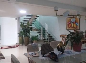 Casa · 400m² · 4 Quartos · 4 Vagas · "Luxuosa Casa em Granville, Goiânia: 4 Suítes na parte superior com armários...
