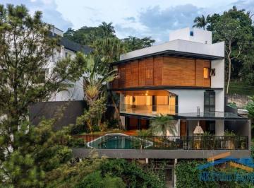 Casa · 661m² · 4 Quartos · 3 Vagas · Luxuosa Residência no Condomínio Jardim Vitória Régia/SP.