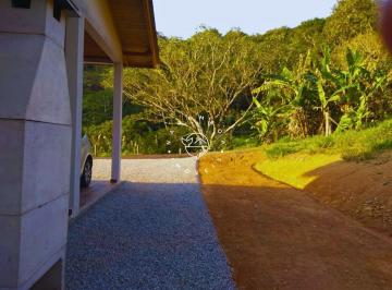 Casa · 104m² · 2 Quartos · 1 Vaga · Casa Aconchegante em Amplo Terreno com Vista para as Montanhas – Paulo Lopes SC