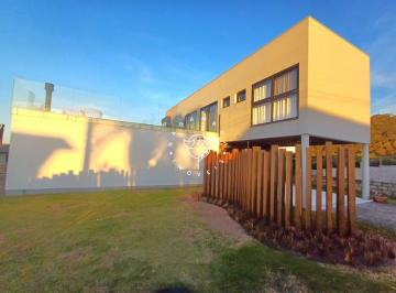 Casa · 214m² · 3 Quartos · 2 Vagas · Magnífica Casa Alto Padrão Semi-Mobiliada à venda na Praia do Vigia no Centro de