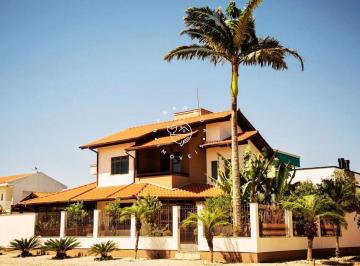 Casa · 180m² · 3 Quartos · 4 Vagas · Oportunidade única: Casa a 500 metros do mar na Praia da Pinheira, Palhoça!