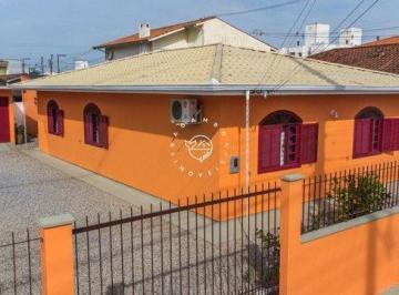 Casa · 90m² · 4 Quartos · 2 Vagas · Casa à venda no Aririú, em Palhoça com 90 m² de área privativa, 4 dormitórios, 1