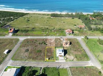 Terreno · 383m² · Lote à venda com 383 m². Localizado a 400 metros do mar.