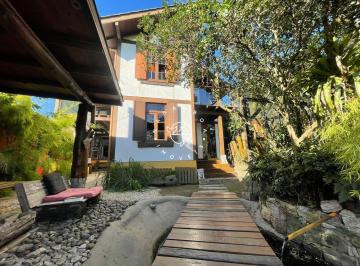 Casa · 220m² · 3 Quartos · 1 Vaga · Excelente imóvel à venda na Barra da Ibiraquera, em Imbituba.