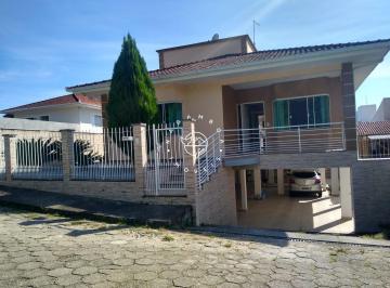 Casa · 290m² · 3 Quartos · 3 Vagas · Aconchegante imóvel localizado no Centro de Santo Amaro da Imperatriz.