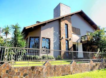 Casa · 202m² · 3 Quartos · 2 Vagas · Impecável casa a venda no Centro de Garopaba.