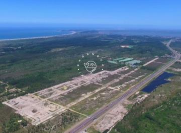 Terreno · 360m² · Excelente imóvel à venda no Condomínio Laguna Business Park na Praia do Sol em L