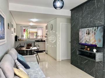 Casa · 73m² · 2 Quartos · 2 Vagas · Sobrado 2 suítes à venda em São José, SC - Areias, com pátio e gourmet