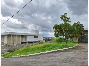 Terreno · 602m² · Perto do Centro, em condomínio fechado, lote com 602m, na parte alta, vista linda, em uma rua sem sa