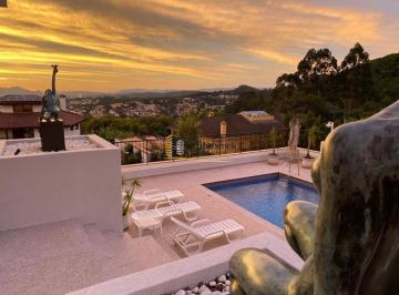 Casa · 980m² · 6 Quartos · 6 Vagas · Residência em Alphaville à venda/locação com vista para o por do sol