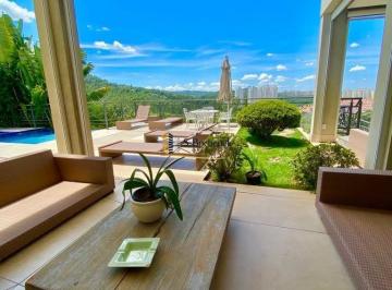 Casa · 500m² · 5 Quartos · 6 Vagas · Linda casa de condomínio à venda com elevador e vista para o verde; 1.000m2