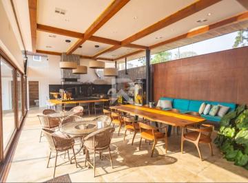 Casa · 778m² · 4 Quartos · 6 Vagas · Casa Luxuosa com Vista para o Jardim, 4 Suítes, Venda, 778 m² - Santa Felicidade - Curitiba/PR