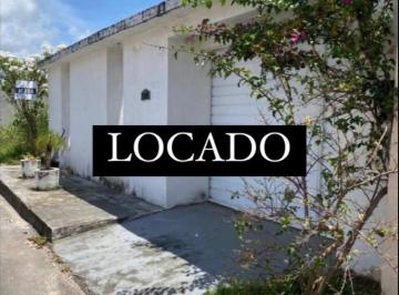 ec8bcdf650c66c81fb8f66c8c38752fedd60f187 · Casa com 2 dormitórios para alugar,  por R$ 1.200/ano - Portal de Arembepe