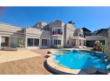 Casa · 650m² · 6 Quartos · 8 Vagas · Casa com 4 suítes para locação em Valinhos.
