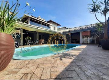 95319bd6b858b1678ee0a0006c127b007225acfd · Belíssima Casa com 5 dormitórios à venda, 348 m² privativos na Praia dos Amores - Balneário Camboriú
