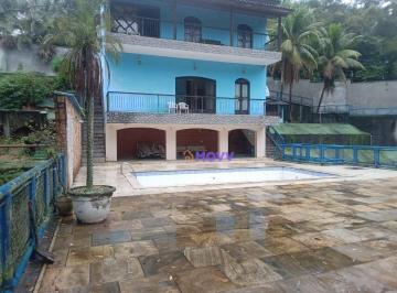 de354f98315fe63be470e78bf1cdd124ea83bc78 · Excelente casa de 4 quartos e uma suíte dentro de condomínio arborizado no Baldeador Niterói.