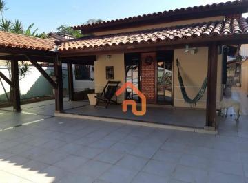 84a960f34ffc2975557e918b93e35cb4de36ab4b · Casa com 3 quartos (2 suítes), piscina, 3 vagas à venda, 240 m² por R$ 880.000 - Itaipu - Niterói/RJ