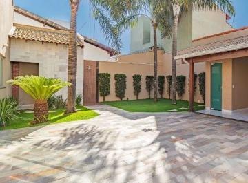 Casa · 240m² · 4 Quartos · Casa com 4 quartos à venda no Bairro Jardim Botânico - Uberlândia/MG