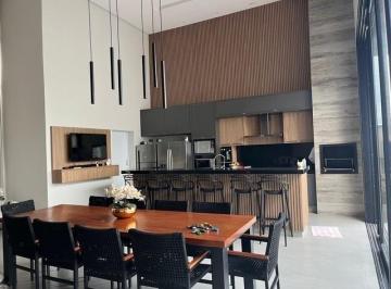 Casa · 239m² · 3 Quartos · 4 Vagas · Casa com 3 quartos à venda no Condomínio Arts - Uberlândia/MG
