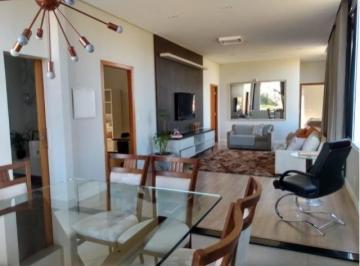 Casa · 340m² · 4 Quartos · 2 Vagas · Casa com 4 quartos à venda, bairro Vigilato Pereira - Uberlândia/MG
