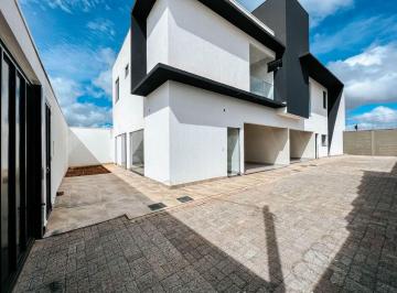 Casa · 130m² · 3 Quartos · 2 Vagas · Sobrado com 3 quartos à venda, bairro Novo Mundo - Uberlândia/MG