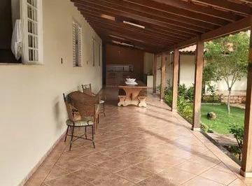 Casa · 349m² · 4 Quartos · 5 Vagas · Casa com 4 quartos à venda no Bairro Vigilato Pereira - Uberlândia/MG