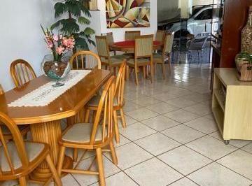 Casa · 205m² · 4 Quartos · 6 Vagas · Casa com 4 quartos à venda no Bairro Presidente Roosevelt - Uberlândia/MG