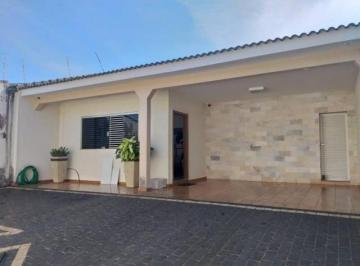 Casa · 220m² · 5 Quartos · 4 Vagas · Casa à venda, 220 m² por R$ 800.000,00 - Brasil - Uberlândia/MG